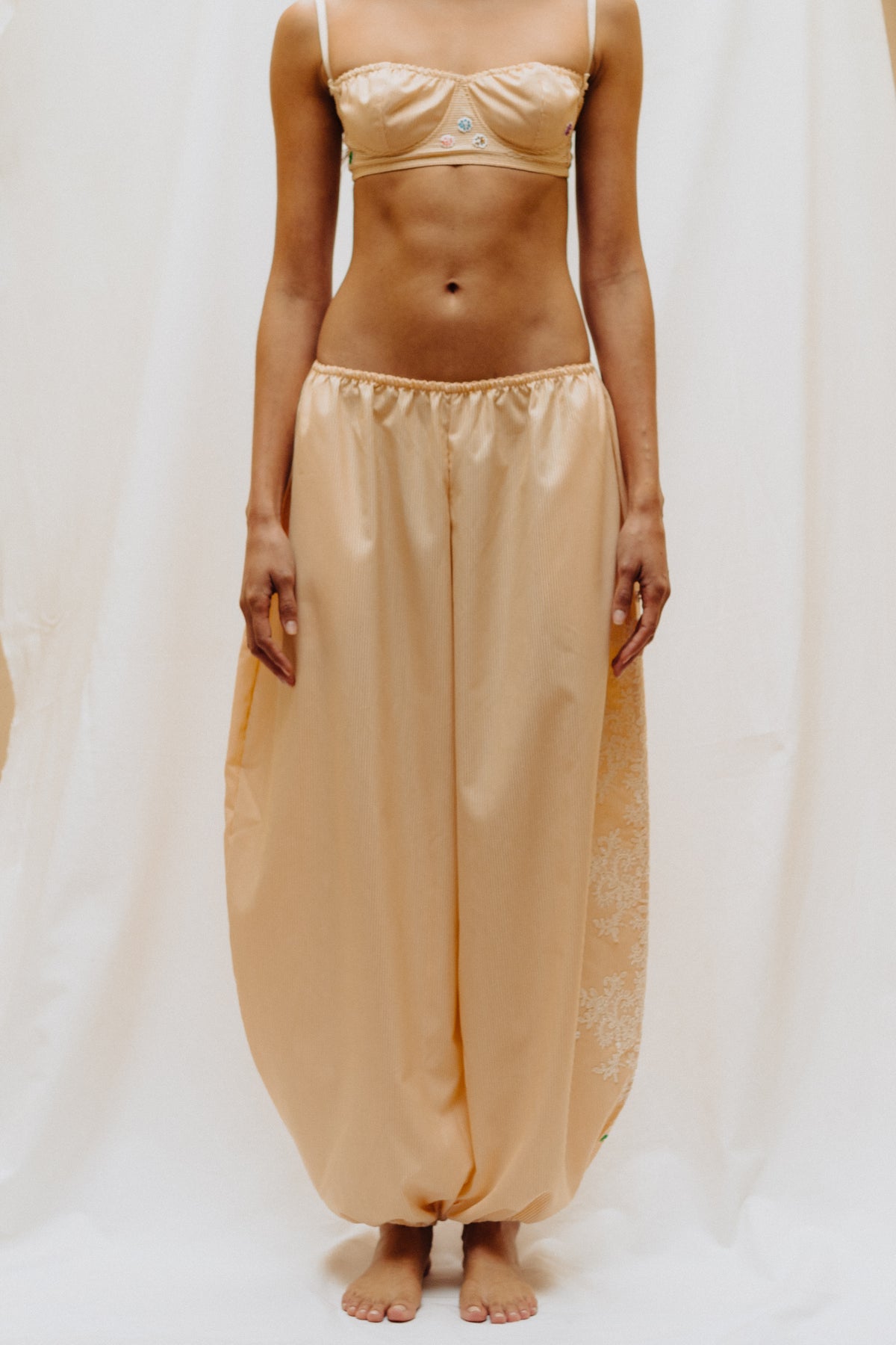 Pant Aura